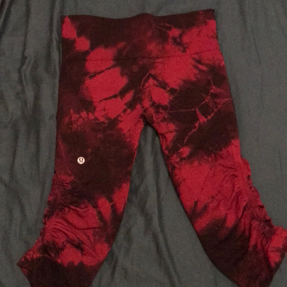 Lululemon tue dye Capri yoga pants
